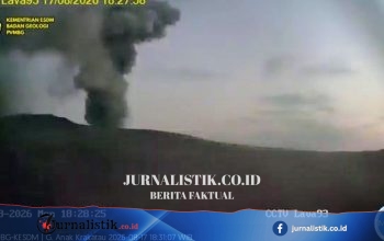 Anak Krakatau Erupsi Tujuh Kali dari Sore sampai Malam, Kolom Abu Capai 400 Meter