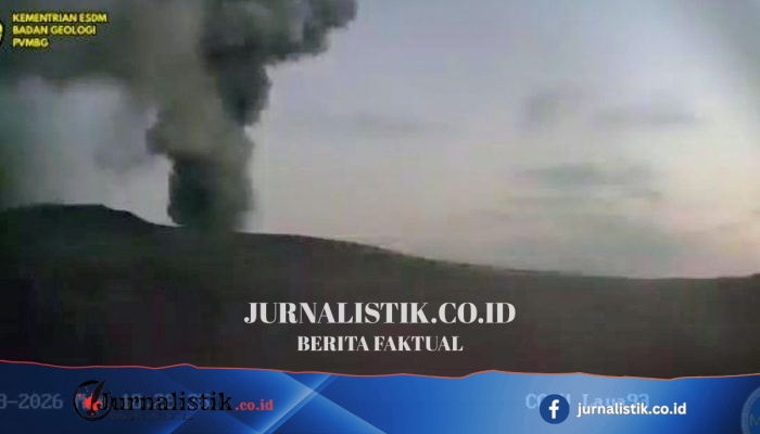 Anak Krakatau Erupsi Tujuh Kali dari Sore sampai Malam, Kolom Abu Capai 400 Meter