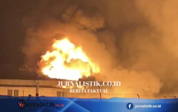 Kebakaran Melanda PT Iluva Gravure Industri di Purwakarta, Warga Mulai Evakuasi Barang dari Rumah