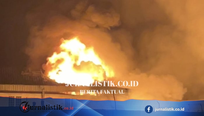 Kebakaran Melanda PT Iluva Gravure Industri di Purwakarta, Warga Mulai Evakuasi Barang dari Rumah