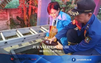 Atasi Bau dan Emisi Gas Metana, Relawan Eco Enzyme Nusantara Semprot Ecco Enzyme di TPA Sumur Batu