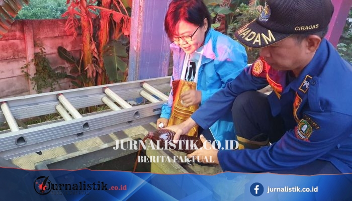Atasi Bau dan Emisi Gas Metana, Relawan Eco Enzyme Nusantara Semprot Ecco Enzyme di TPA Sumur Batu