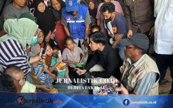 Gibran Datang Langsung ke NTT: Bersapa Pengungsi, Bantu Urus BPJS sampai Menggendong Bayi Baru Lahir