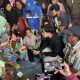 Gibran Datang Langsung ke NTT: Bersapa Pengungsi, Bantu Urus BPJS sampai Menggendong Bayi Baru Lahir