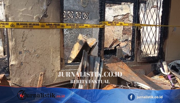 Saat Api Membesar di Paseban, Warga Panik: “Lari Aja, Pakai Sandal atau Enggak, Enggak Tahu”