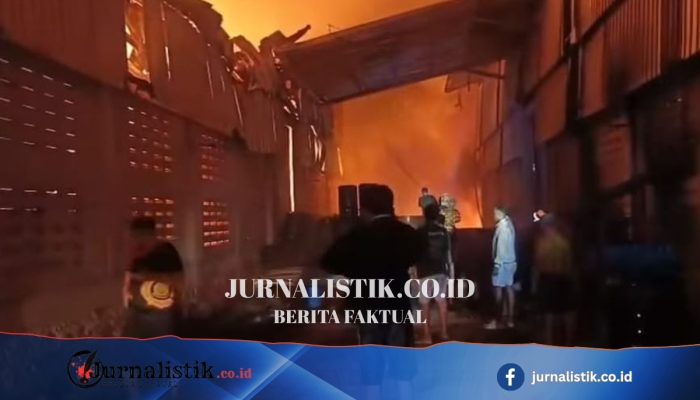 Pabrik Kasur Pegas di Desa Suli, Maluku Tengah, Dilalap Api hingga Ludes
