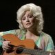 Enam lagu ikonis Dolly Parton yang memotret perjalanan hidupnya