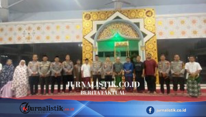 Kapolda Gorontalo Bersama Warga Salat Subuh di Masjid At-Taubah, Pentadio Timur