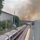 Kebakaran di Waltham Cross bikin kereta berhenti antara London dan Bandara Stansted