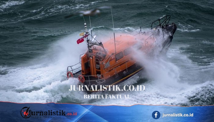 Pencarian kapal dan kru dalam kondisi darurat di lepas Plymouth masih berlanjut