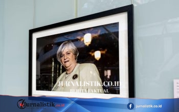 Potret Ann Widdecombe Dipajang di Parlemen untuk Penyambutan Kembalinya Para MP