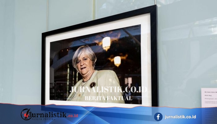 Potret Ann Widdecombe Dipajang di Parlemen untuk Penyambutan Kembalinya Para MP