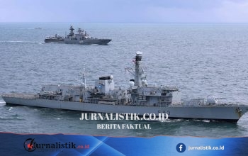 Kapal Royal Navy dan helikopter memantau armada Rusia dalam operasi tiga hari