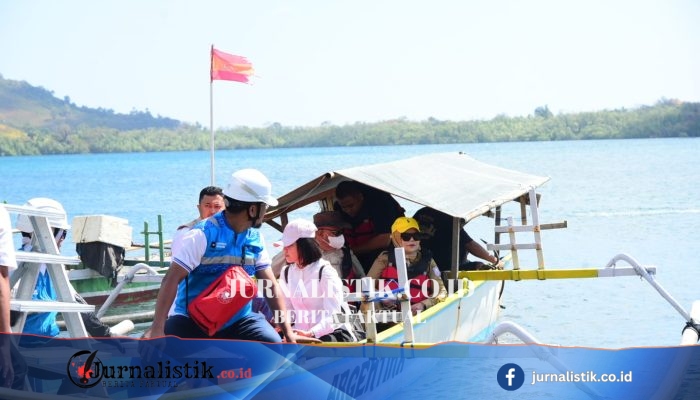 Listrik Perdana SKLTM 20 kV Menyala di Pulau Dudepo, Kecamatan Anggrek