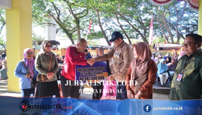 Pemprov Gorontalo Serahkan Bantuan Produksi Rp987 Juta untuk 395 Pelaku UMKM Kota Gorontalo
