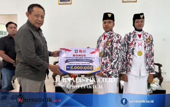 Gusnar Ismail Beri Bonus Rp5 Juta untuk Dua Paskibraka Gorontalo di HUT RI 81