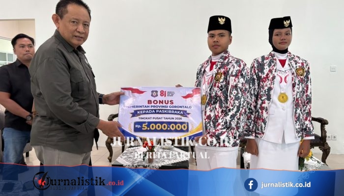 Gusnar Ismail Beri Bonus Rp5 Juta untuk Dua Paskibraka Gorontalo di HUT RI 81