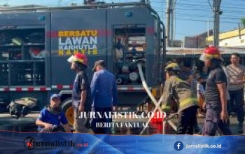 Dit Samapta Polda Gorontalo Padamkan Kebakaran Rumah dan Kios di Kelurahan Biawu, Hulonthalangi