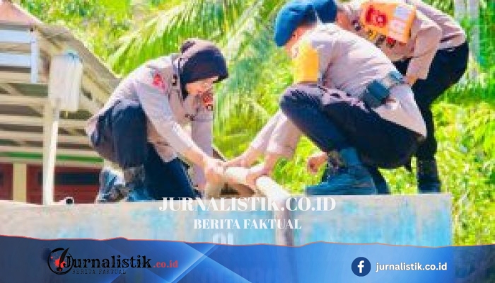 Polwan Polda Gorontalo Bagikan Air Bersih, Wujud Kepedulian di Hari Jadi ke-78