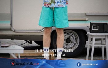 Celana pendek, atasan tali, dan sandal saat kerja: bolehkah atasan menentukan gaya musim panas?