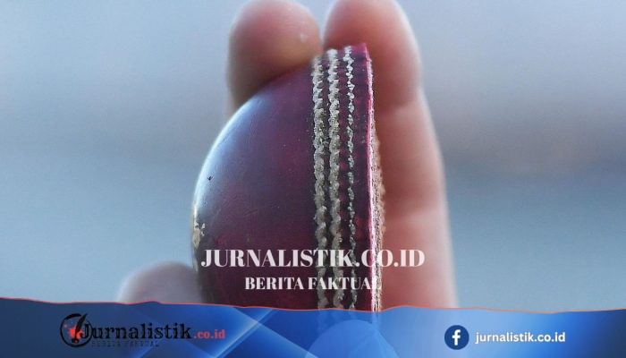 Tongue dan Robinson “membagi bola” Headingley setelah sama-sama cetak lima wicket untuk Inggris vs Pakistan