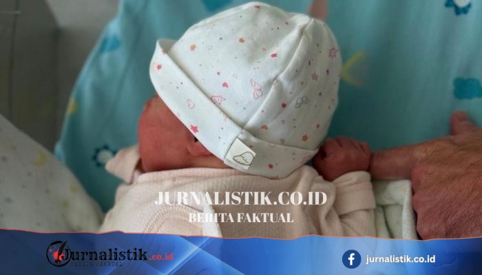 Princess Eugenie Menimang Bayi Perempuan di Portugal