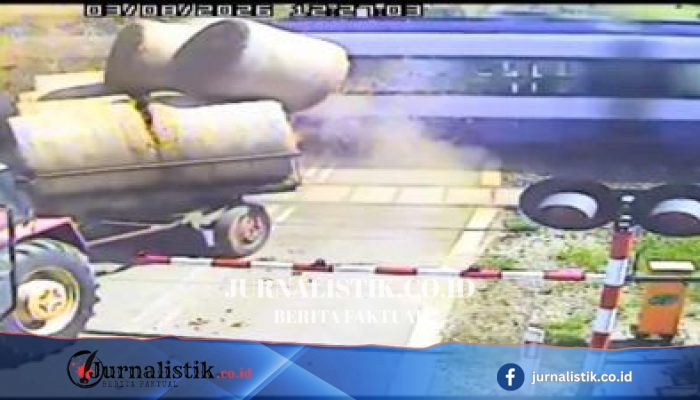Video CCTV: Kereta Penumpang Tabrak Trailer Berisi Jerami di Polandia, Sopir Diduga Mabuk