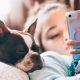 Aturan baru paksa Apple dan Google mencegah anak mengunggah atau membagikan gambar telanjang di ponsel