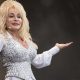 DollyFest untuk Dolly Parton Digelar di London dan Nashville pada 2027