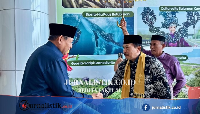 Yudian Wahyudi Disambut Adat Mopotilolo saat Tiba di Gorontalo