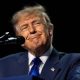 Apakah Trump benar-benar bisa membayar 5.000 dolar ke setiap orang dewasa Amerika?