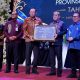 Gusnar Ismail Menyerahkan Jamsostek Award 2026, Bone Bolango Terbaik Pemda
