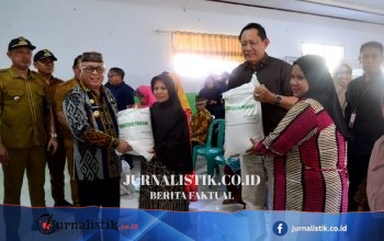Gubernur Gusnar Ismail Tanggapi Cepat, Beras CPP Disalurkan untuk Warga Desa Huntu yang Makan Bitule