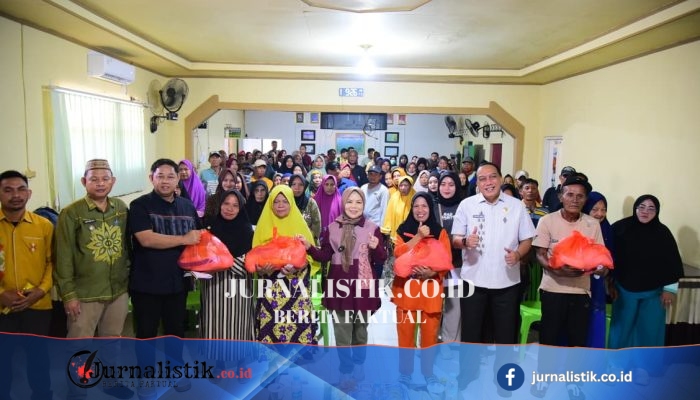 Idah Syahidah Serahkan Bantuan Pangan di Telaga–Telaga Biru, Kabupaten Gorontalo, saat Kemarau