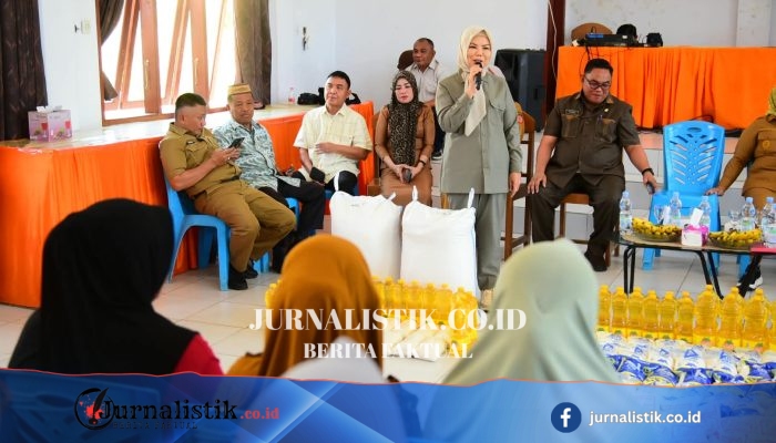 Wagub Idah Menyerahkan Bantuan Bahan Produksi untuk 105 UMKM di Gorontalo Utara
