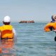 Investigasi BBC: Gang penyelundup kanal beralih ke “mega-dinghies” saat operasi dibatasi karena kapal kecil langka