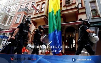 Polisi Turki Menahan 47 Orang dalam Penggerebekan Bar Gay dan Rumah Aktivis LGBTQ+ Terkait Kaos GL