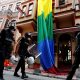 Polisi Turki Menahan 47 Orang dalam Penggerebekan Bar Gay dan Rumah Aktivis LGBTQ+ Terkait Kaos GL