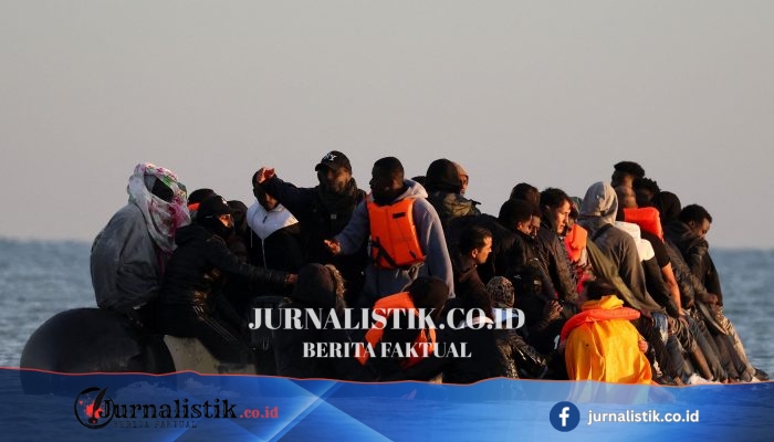 140 migran diselamatkan dari perahu karet tunggal di Selat Inggris