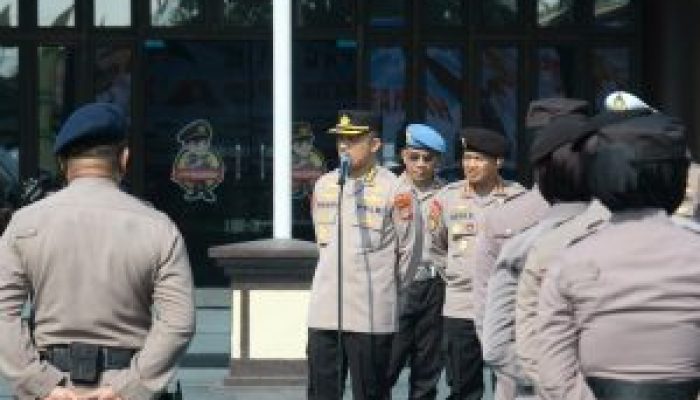 Polda Gorontalo Mengarahkan Personel Pengamanan Unjuk Rasa agar Humanis dan Profesional