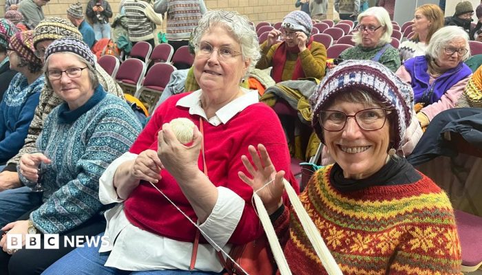 ‘I love the sheep and the people’ — Perajut memadati Shetland Wool Week edisi ke-17