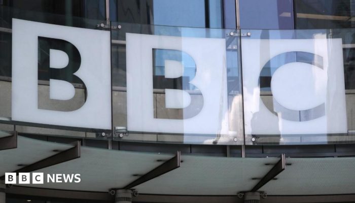 Anggota parlemen menilai pembayaran BBC untuk tayangan luar negeri seperti Suits dan Schitt’s Creek “tidak masuk akal”
