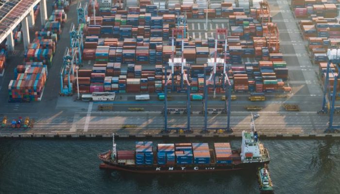 Neraca Dagang Agustus Surplus US$3,55 Miliar, Tahunan Menurun dari Estimasi Bloomberg