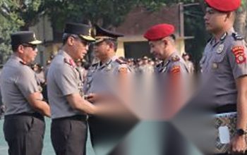 Kapolda Gorontalo Serahkan Penghargaan untuk 26 Personel atas Penindakan PETI di Pohuwato