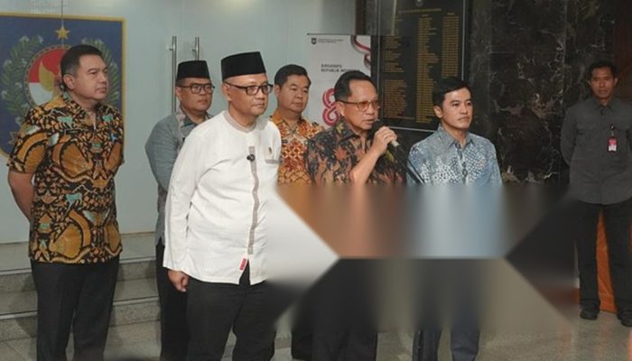 Tito Karnavian Ajak Pemda Dukung Perbaikan Layanan Haji dan Umrah