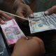 Rupiah Ditutup Menguat Tipis ke Rp17.896 per Dolar AS