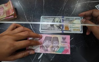 Rupiah Melemah Tipis ke Rp17.914 per Dolar AS pada 14 Oktober