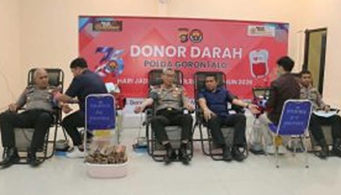 Kapolda Gorontalo dan Ketua Bhayangkari Daerah Hadiri Donor Darah pada Peringatan Hari Jadi ke-75 Humas Polri