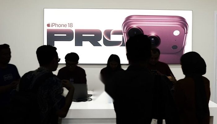 Antrean Panjang iPhone 18 Pro Series di Jakarta, Nailul Huda Celios Soroti Ketimpangan Daya Beli