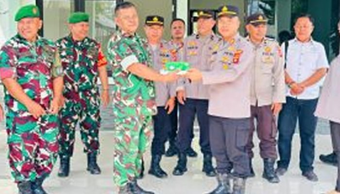 Sinergitas TNI-Polri Terjaga, Polsek Telaga Sapa Personel Koramil dalam Kejutan HUT TNI ke-81